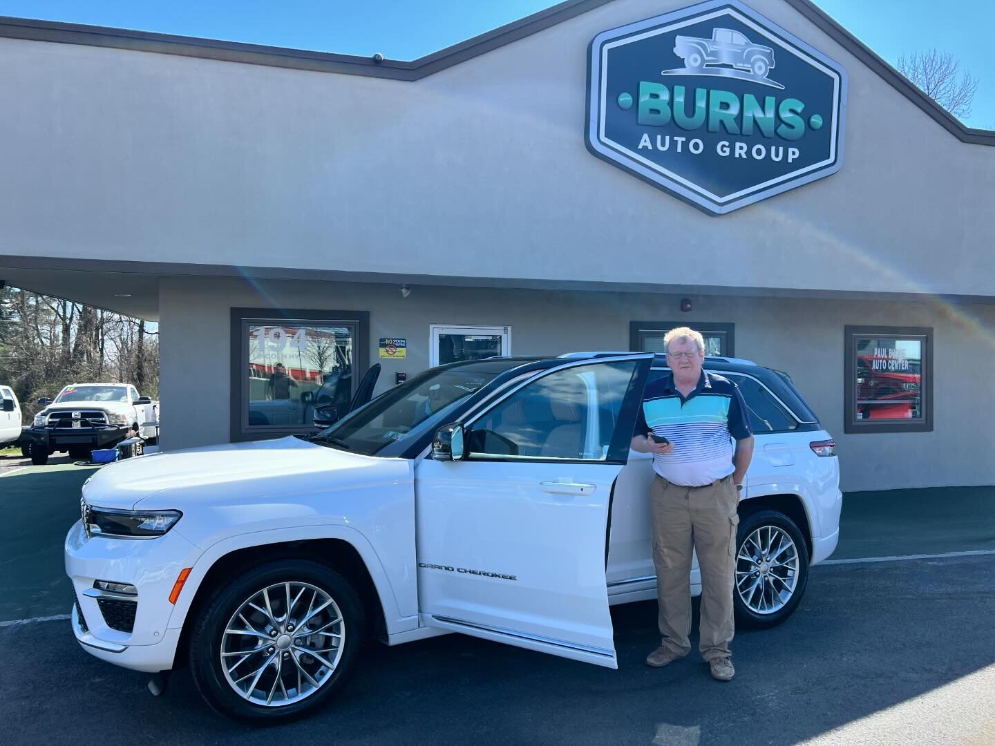 Congrats to David from New Hampshire on his 2023 Jeep Grand Cherokee Summit! We appreciate you traveling down, enjoy the ride 😎