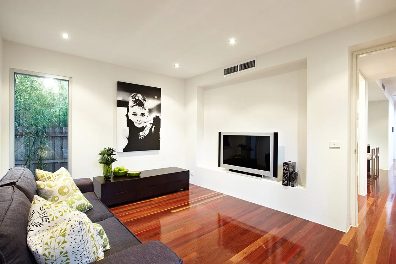 UAE102_8WoodsideCres_029.jpg