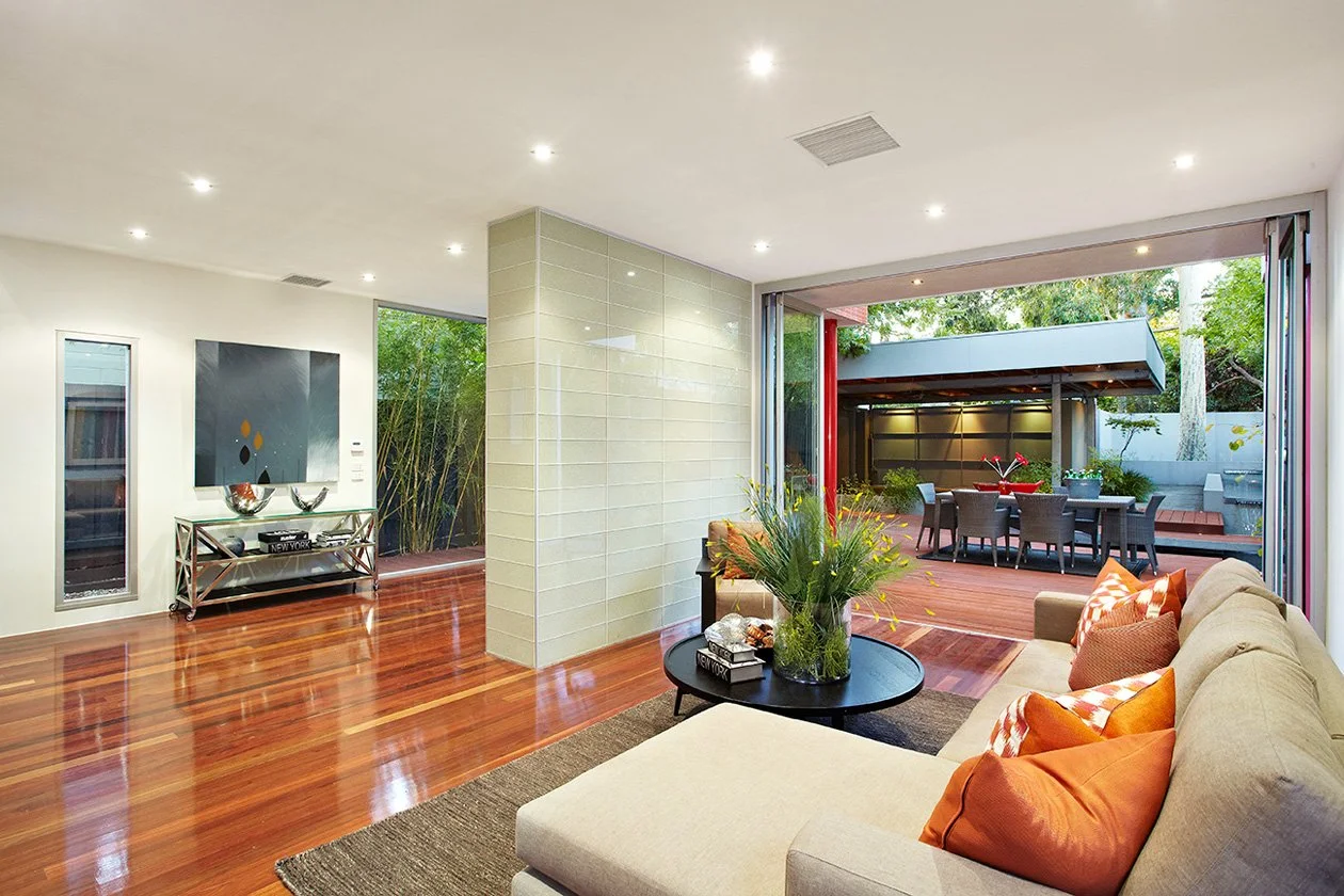 UAE102_8WoodsideCres_058.jpg