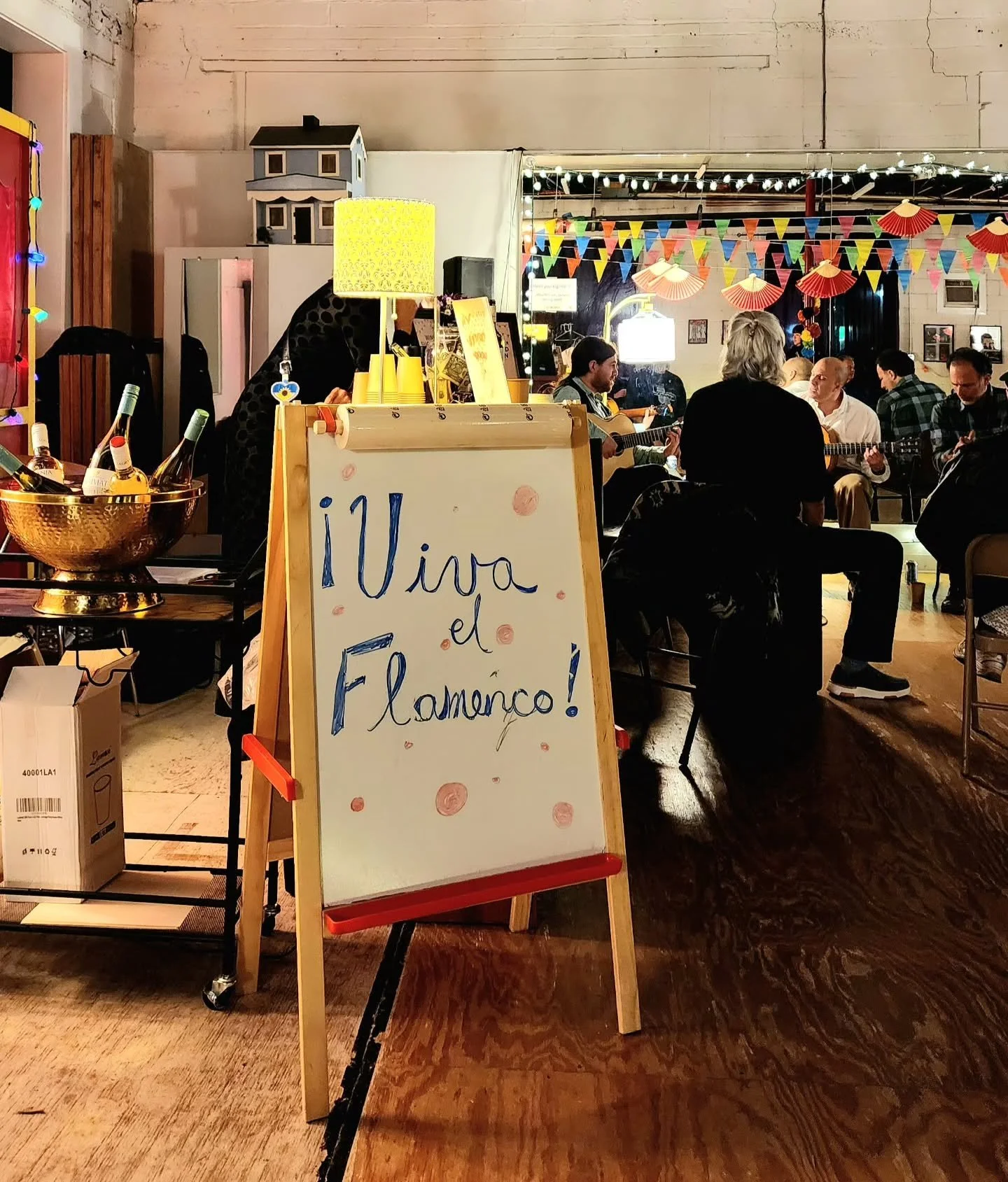 &iexcl;Fel&iacute;z d&iacute;a Internacional del Flamenco! A Big thank you to our amazing community for coming to the studio to celebrate this beautiful art form, recognized by UNESCO as Intangible Cultural Heritage of Humanity! 

Ole! #FlamencoWorld