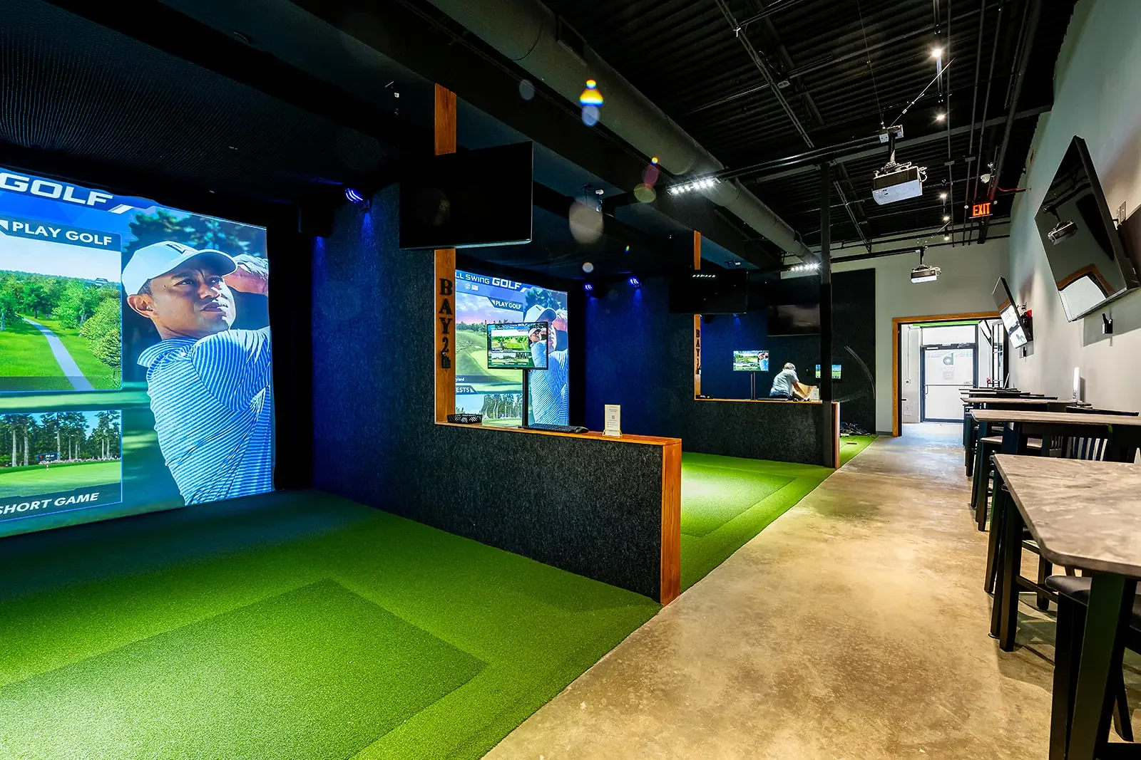 rcc-back-nine-golf-west-midtown-simulator-bays-02.webp