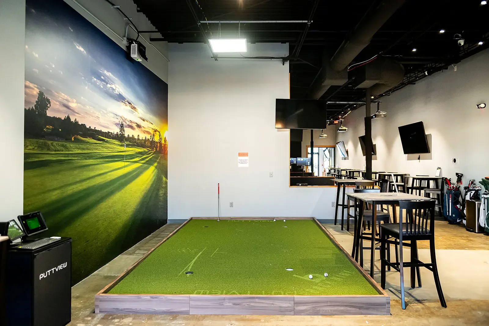 rcc-back-nine-golf-west-midtown-simulator-bay-01.webp