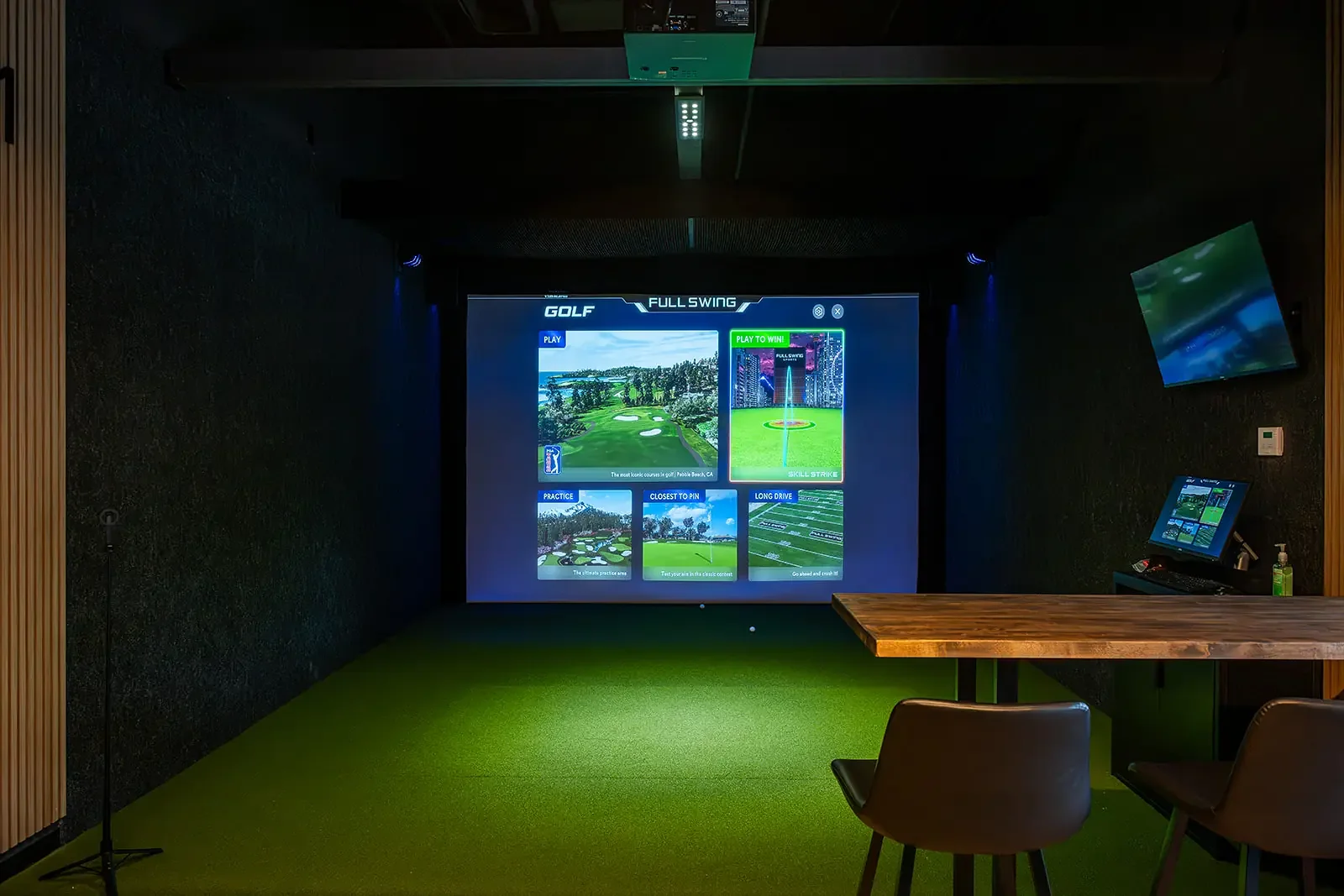 rcc-back-nine-golf-roswell-simulator-bay-02.webp