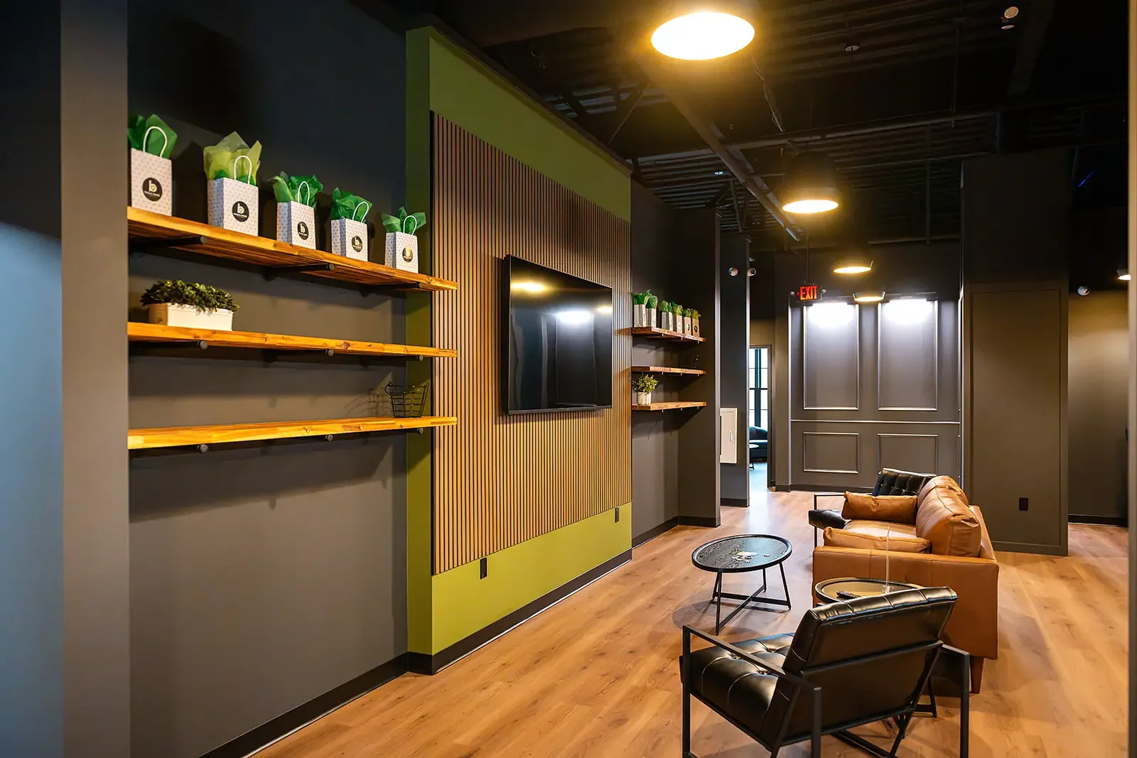 rcc-back-nine-golf-cumming-lounge-corridor.webp