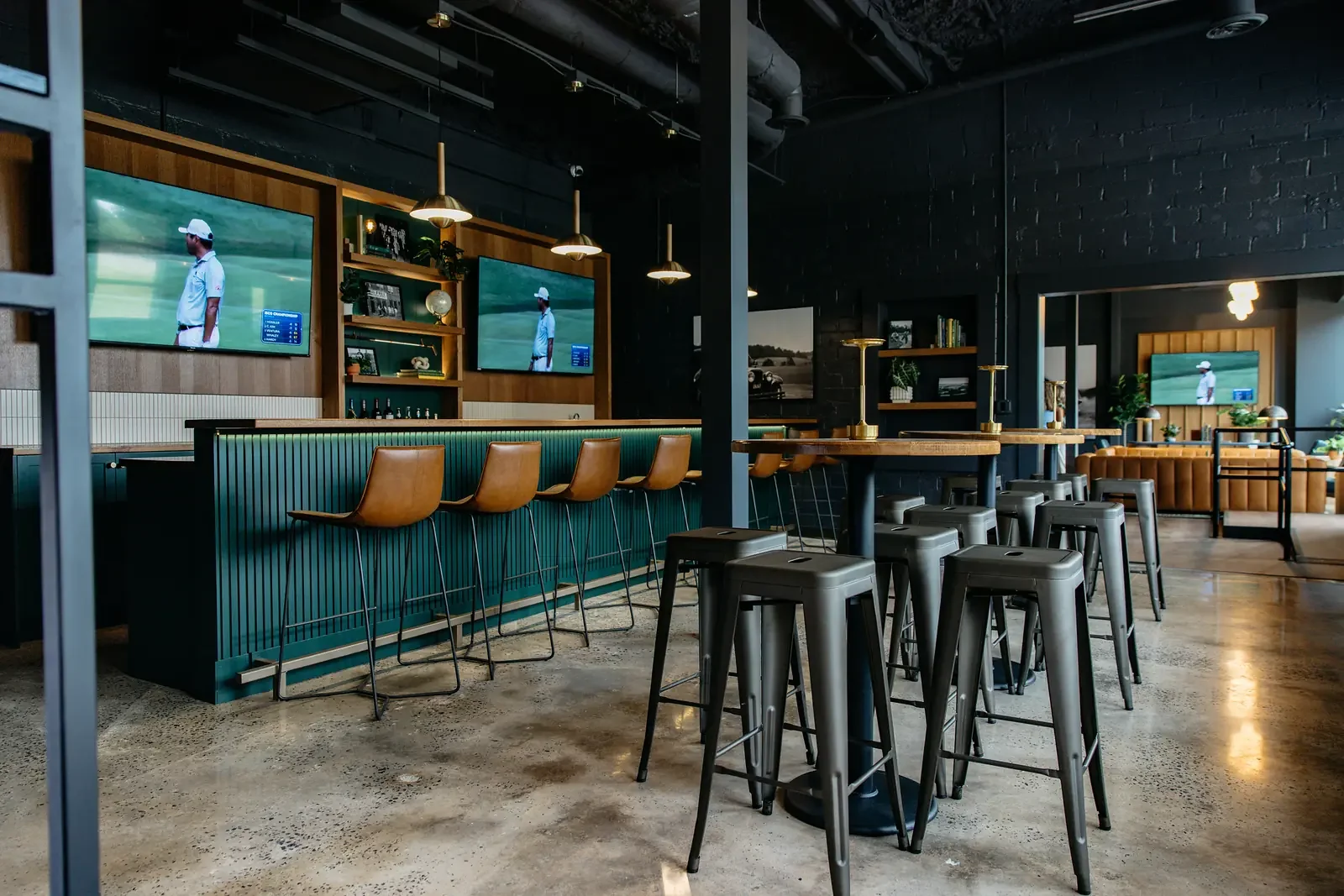 rcc-fore-seasons-golf-acworth-bar-seating-01.webp
