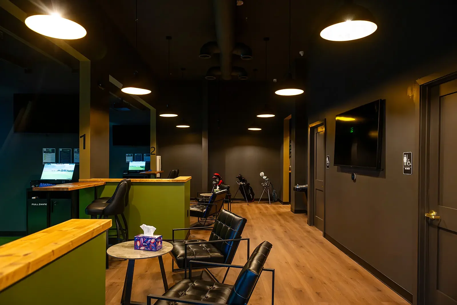 rcc-back-nine-golf-alpharetta-lounge-wide-01.webp