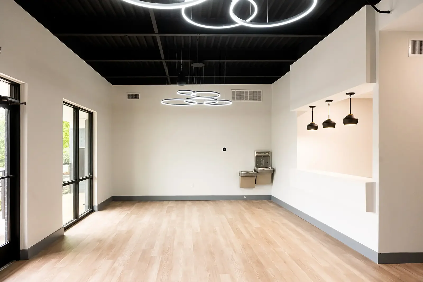 rcc-gainesville-dental-reception-waiting-area.webp