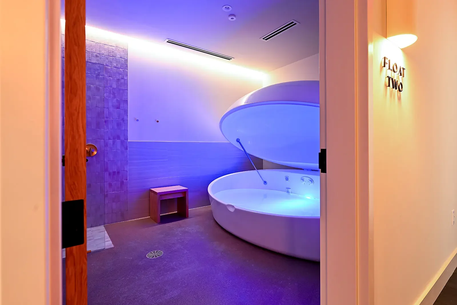 rcc-pause-float-therapy-room-01.webp