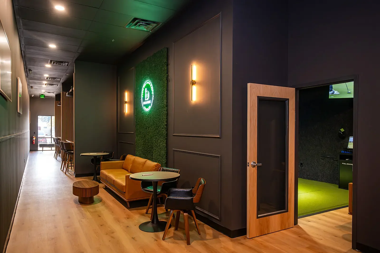 rcc-back-nine-golf-suwanee-lounge-corridor-02.webp