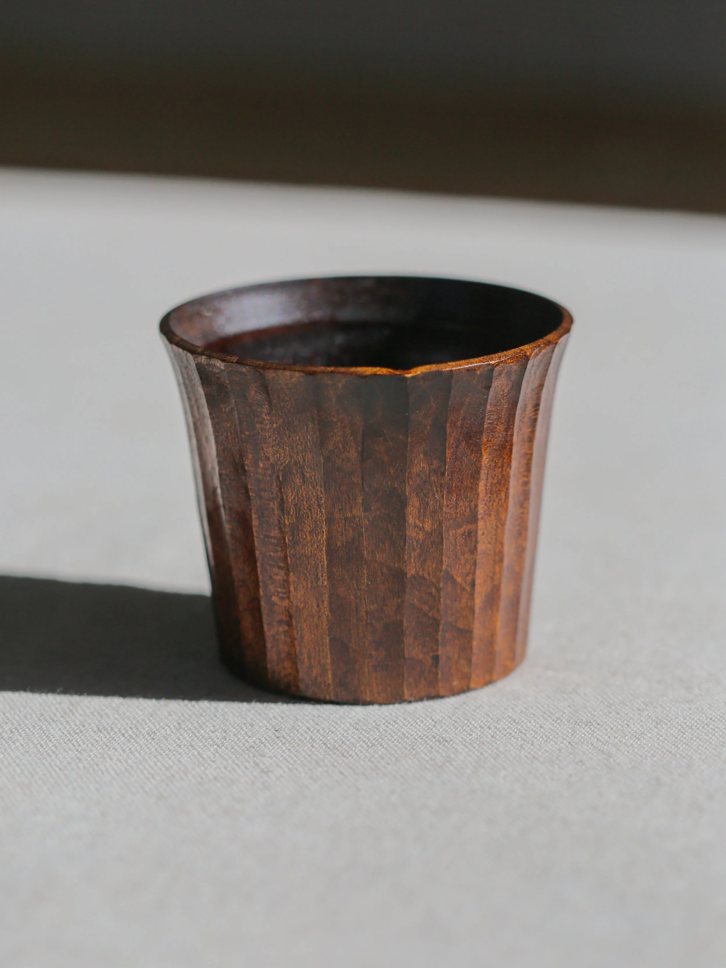 Tasse en érable, laquée