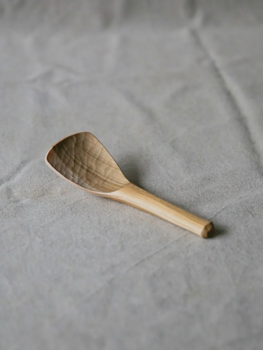 Pelle à en merisier sauvage