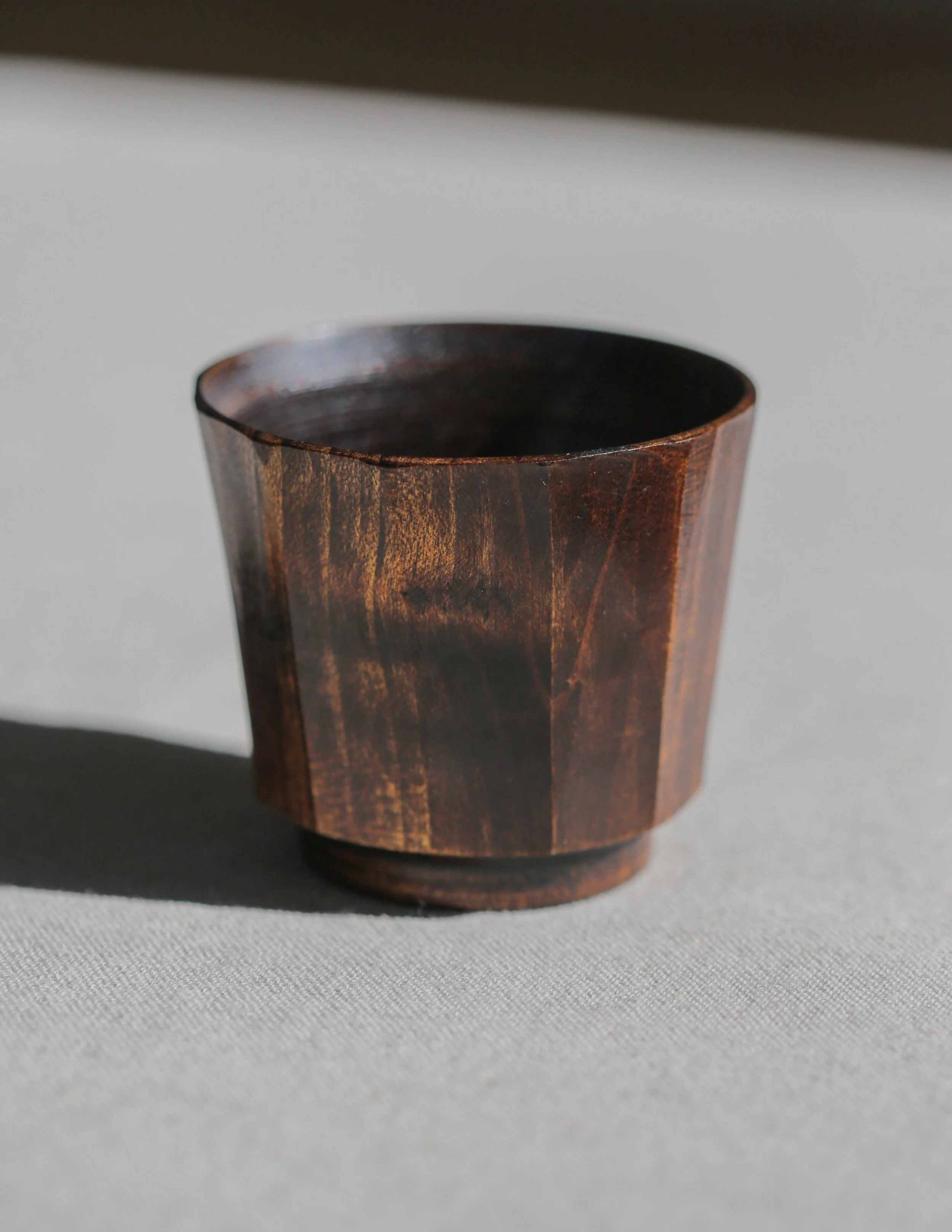 Tasse en érable, laquée