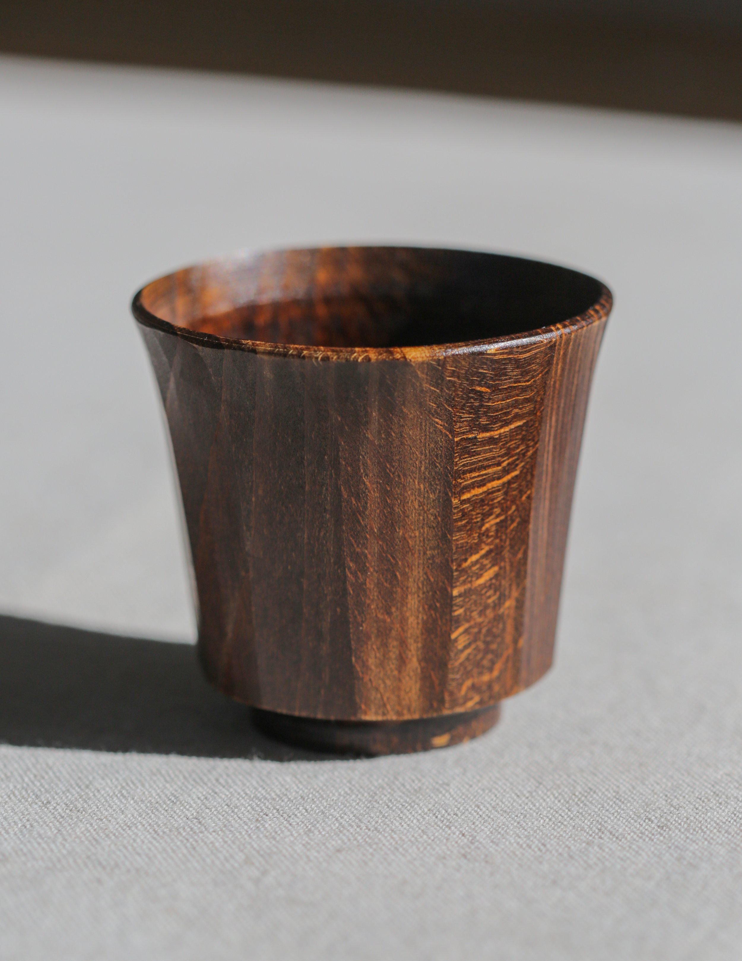 Tasse en hêtre, laquée