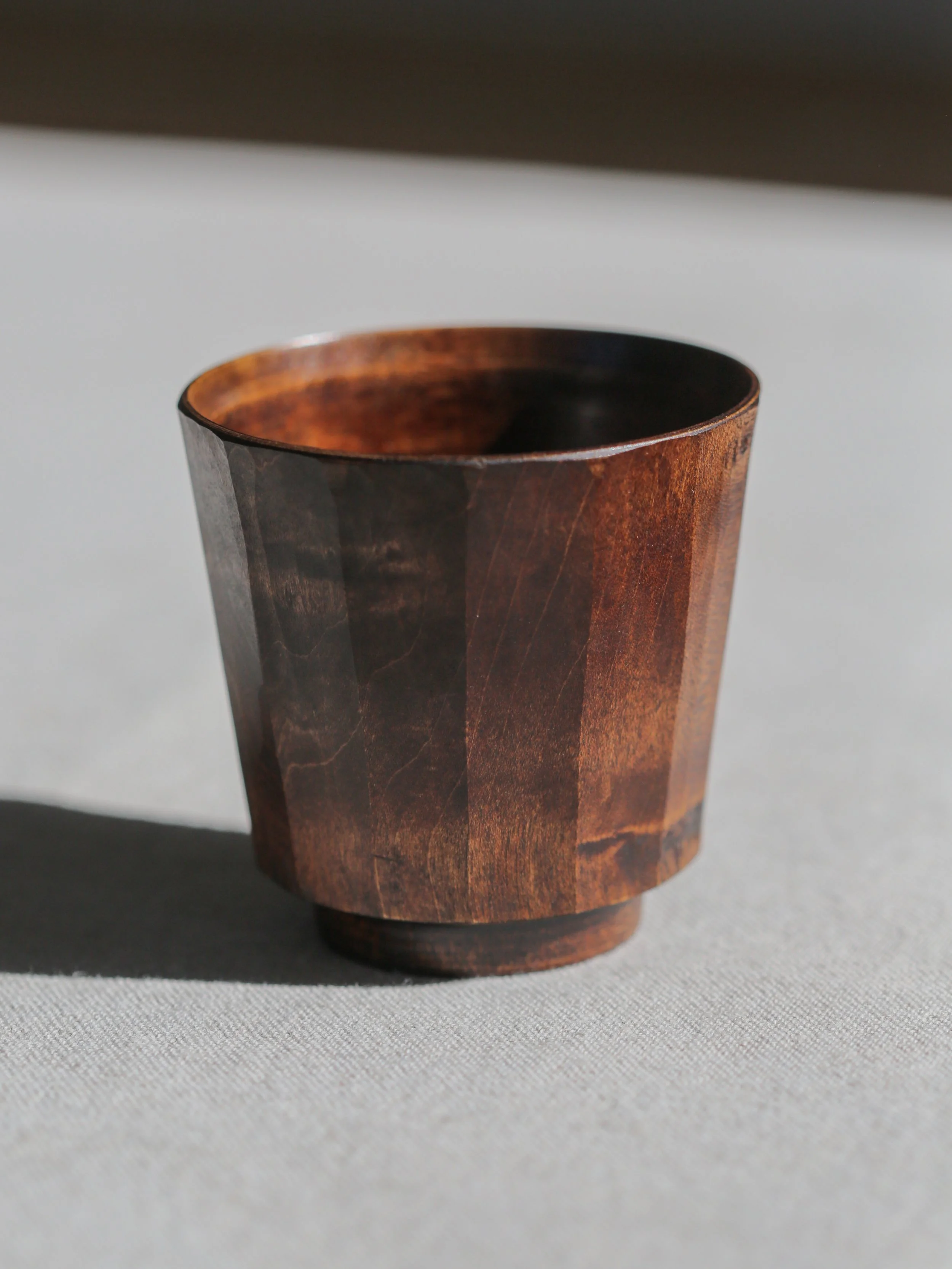 Tasse en érable sycomore, laquée