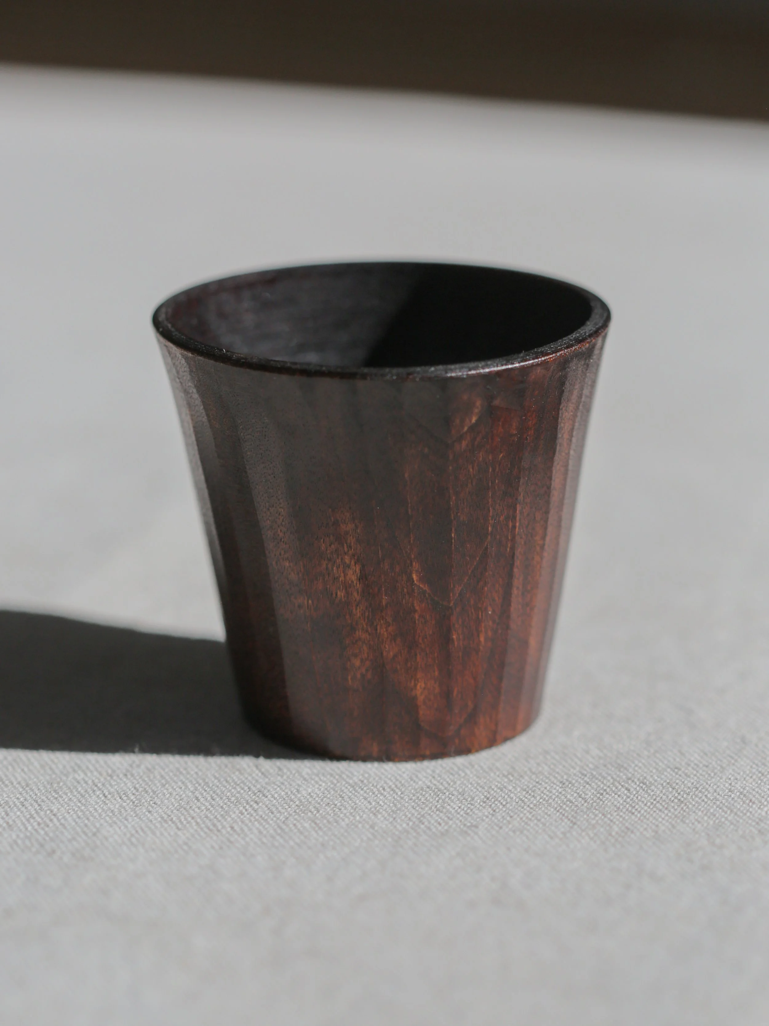 Tasse en bouleau, laquée