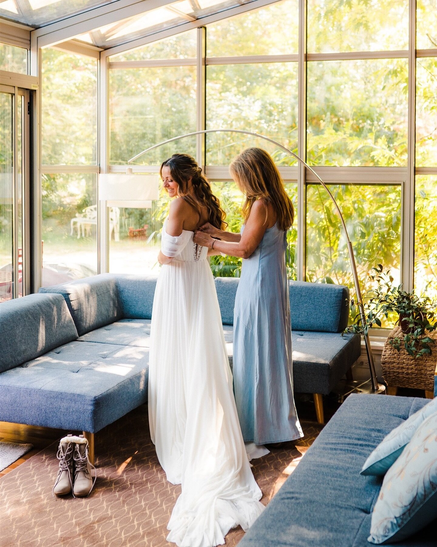 ⁠One of our favorite things about elopements is the quiet moments that you get to spend with your loved ones, whether that be just your spouse or your close circle that you chose to invite to your special day! ⁠
⁠
That is why, when we arrive, all you