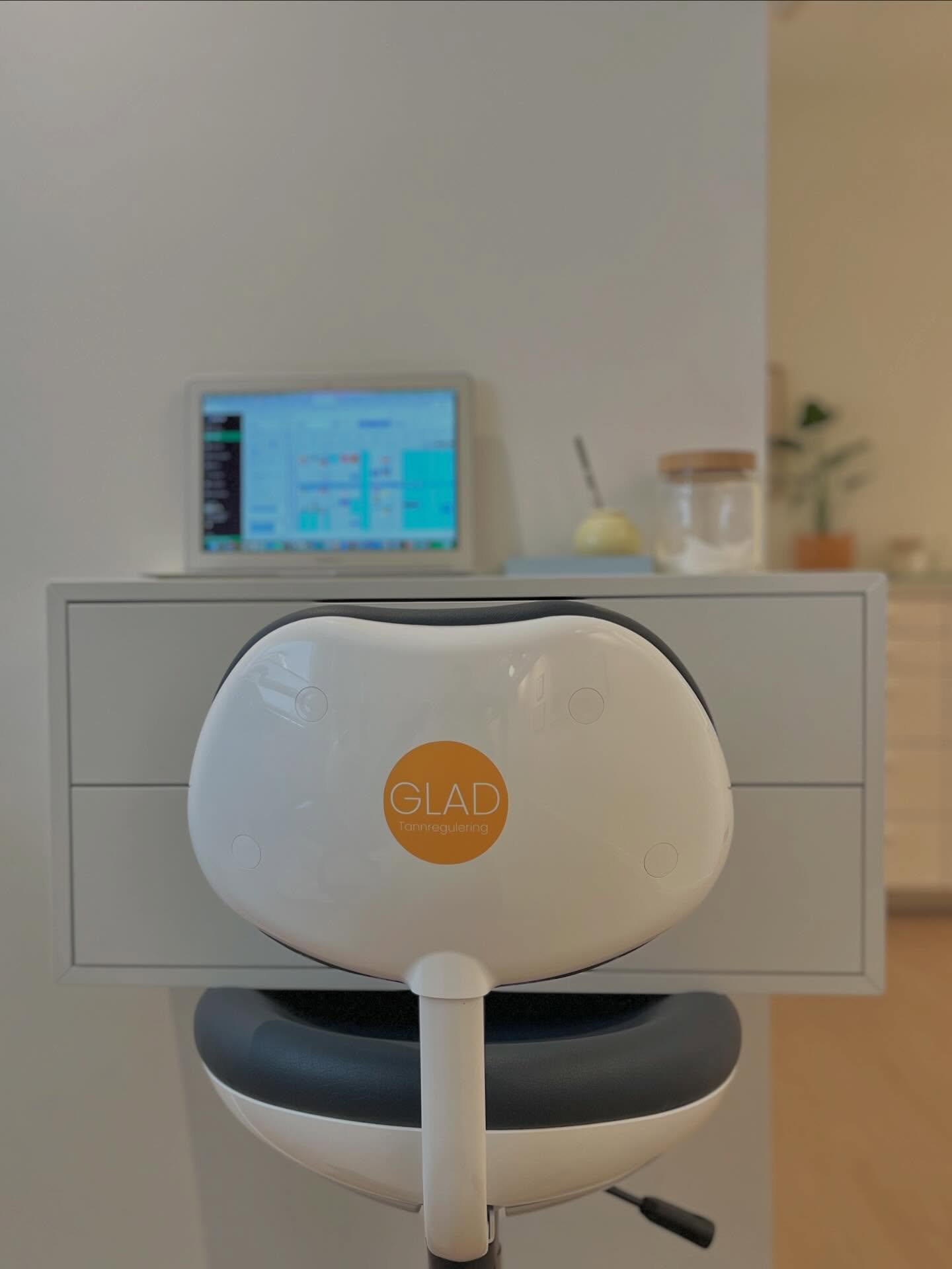 For et &aring;r det har v&aelig;rt! 💛✨
Vi har n&aring; stengt klinikken for &aring;ret og vil takke alle pasienter og bes&oslash;kende som har v&aelig;rt innom oss.
Telefonen er stengt frem til 5. januar, men vi kan n&aring;s p&aring; e-post: 📧 hei