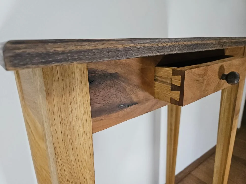 Side-table-nordic-detail-zij.jpg