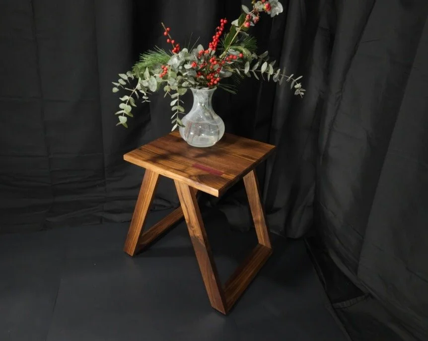 bijzettafel-walnoot-angled-sfeer-2.JPG