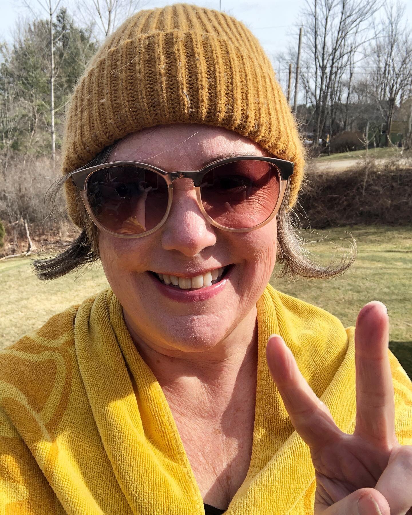💛💛💛💛Happy to be supporting @finding.our.voices today with my morning dip at Barters Creek in Kittery Point! Met a great group of new dipping friends too! Thanks as always to the amazing Amy Holpkins @dipdowntoriseup and @natalierpavlov for turnin