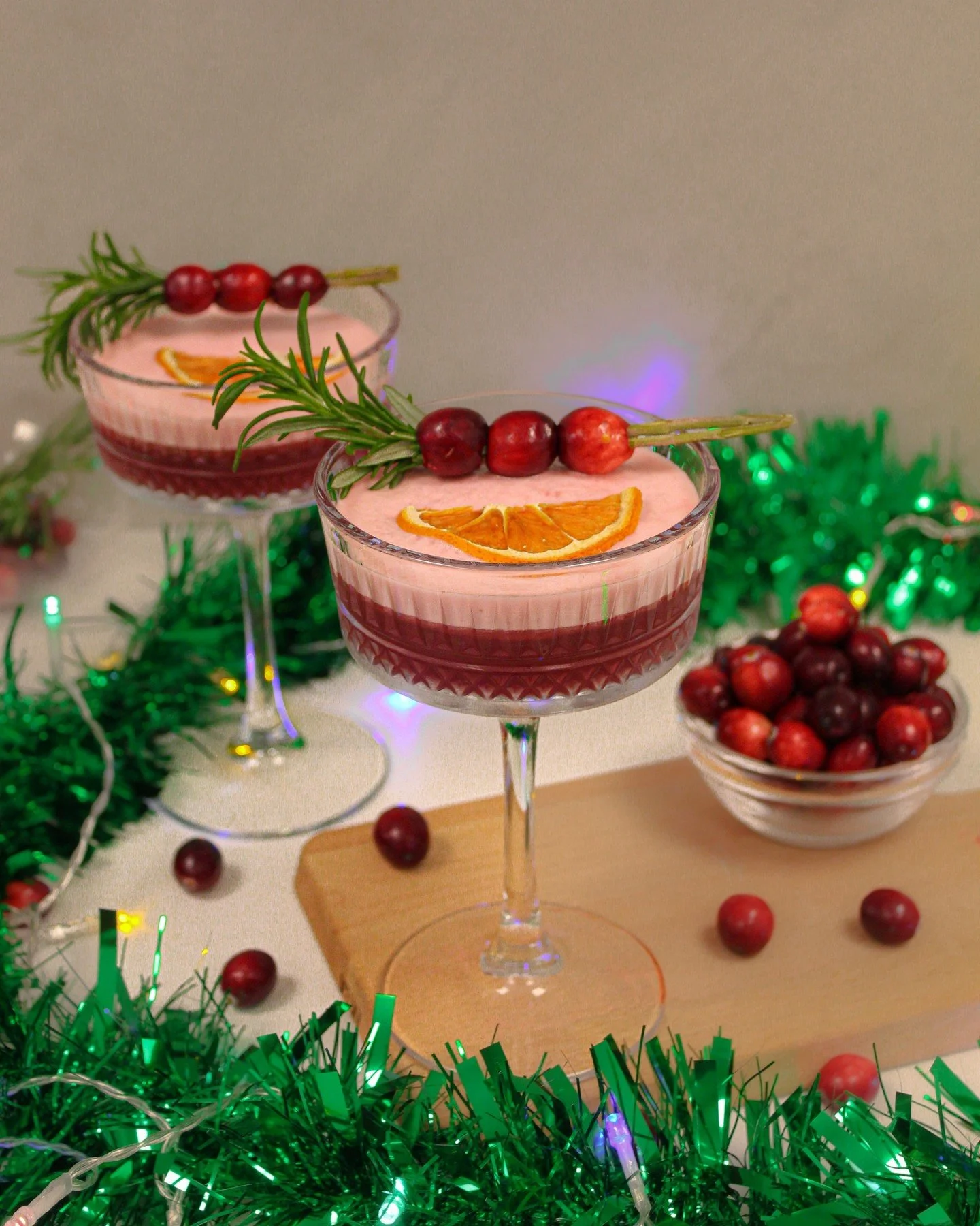 Happy Monday ✨

Kicking off the week with a @sentiaspirits Sleigh Ride Sour: a cosy, spiced twist on a classic sour to ease you gently into the festive rhythm.

Recipe
- 50ml SENTIA Red
- 25ml cranberry juice
- 25ml aquafaba or egg white
- 2 tsp cran