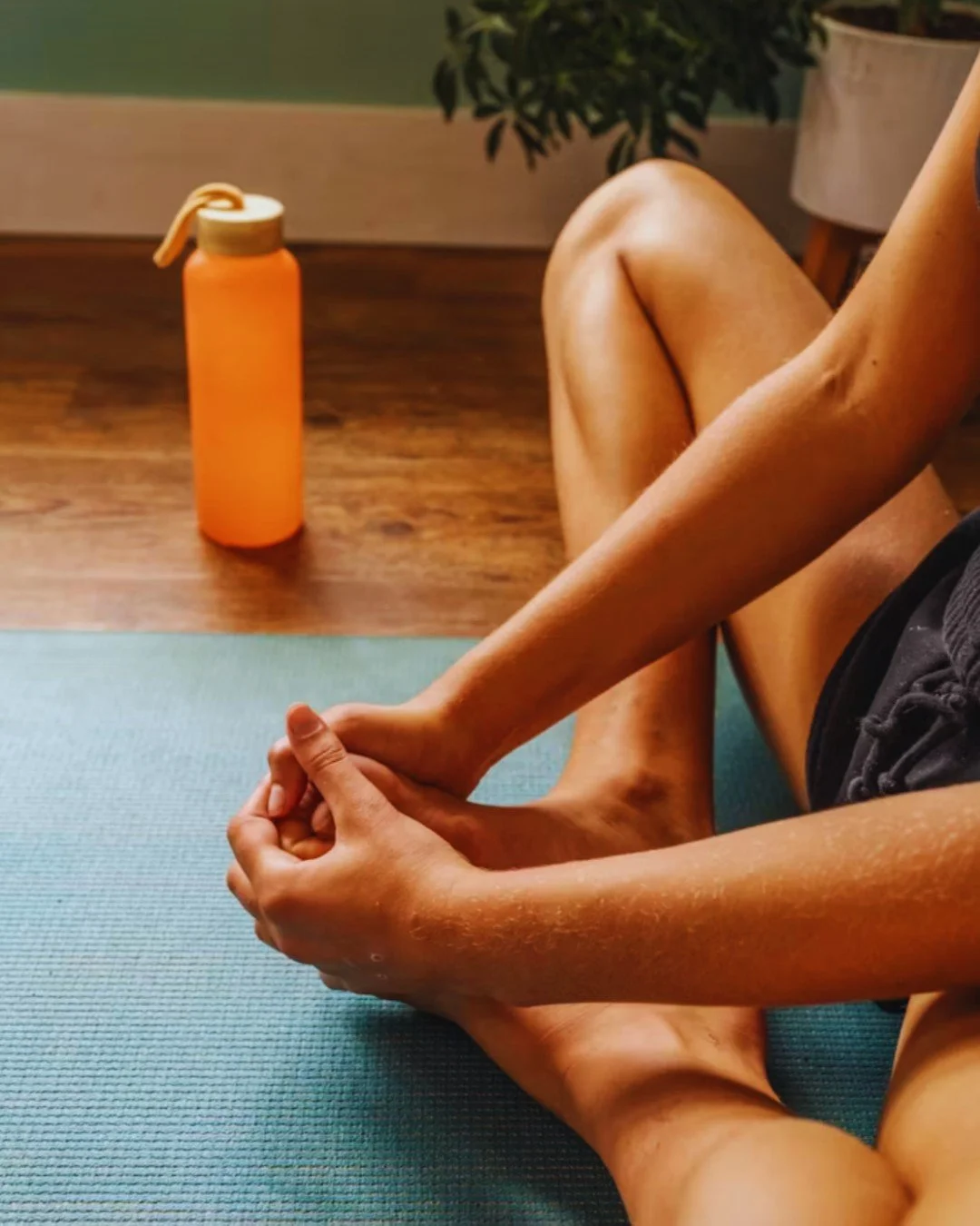 The NHS warns that rising temperatures can cause heat oedema - swelling in the feet and ankles - but @nutritiongeeks nutritionist has shared six simple, medication-free ways to reduce the discomfort during the heatwave.

Full article here: https://ww