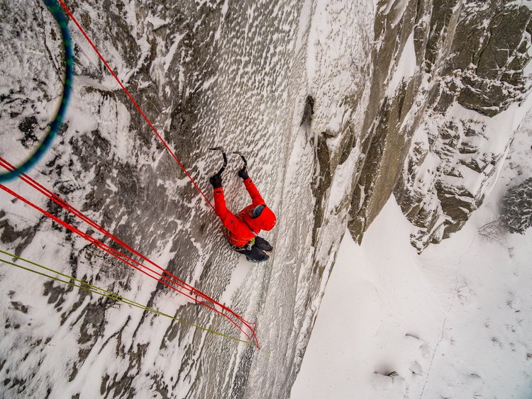 dani-arnold-uristier-schoellenenschlucht-1.jpg