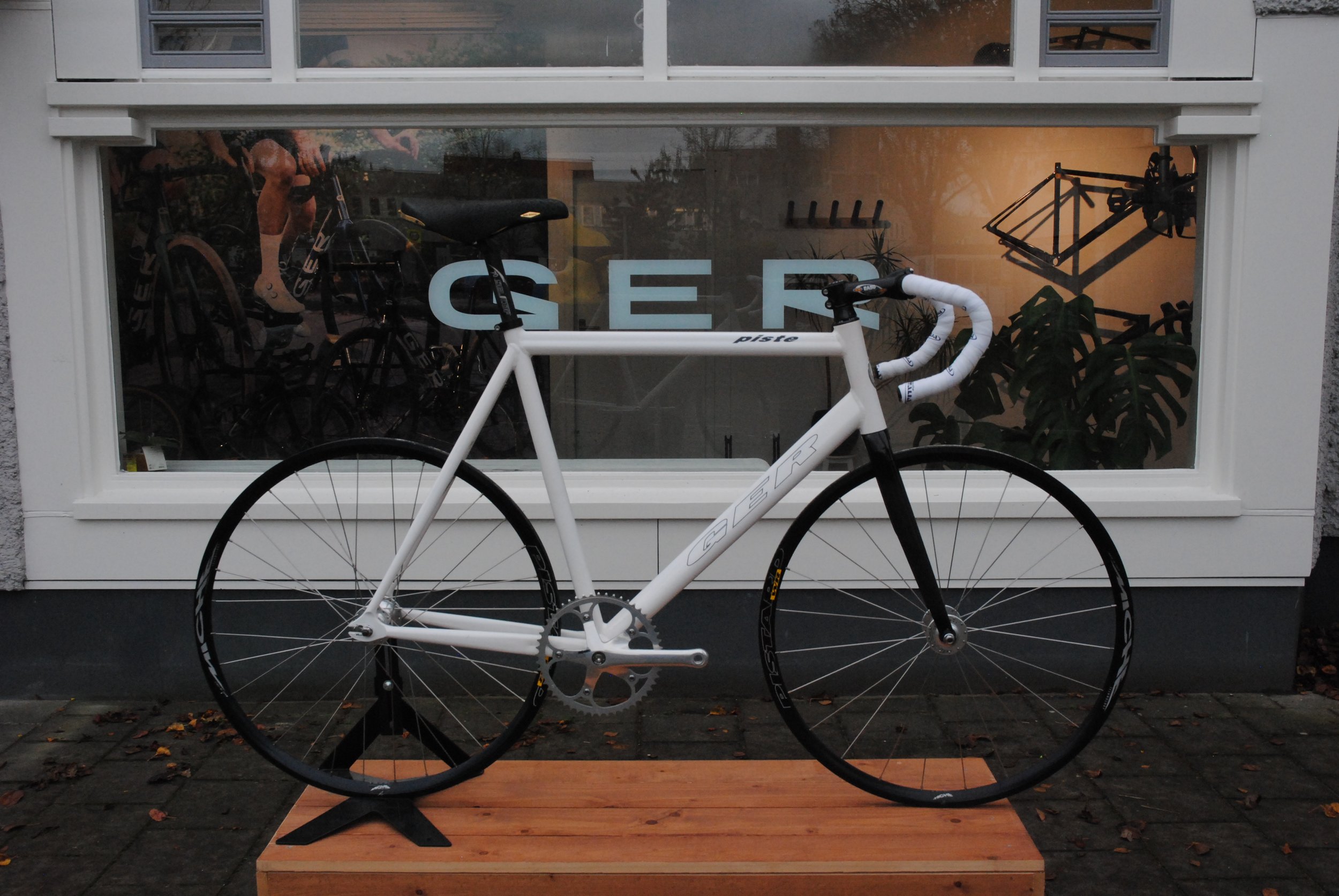 GER Pista maat 57cm €499,-