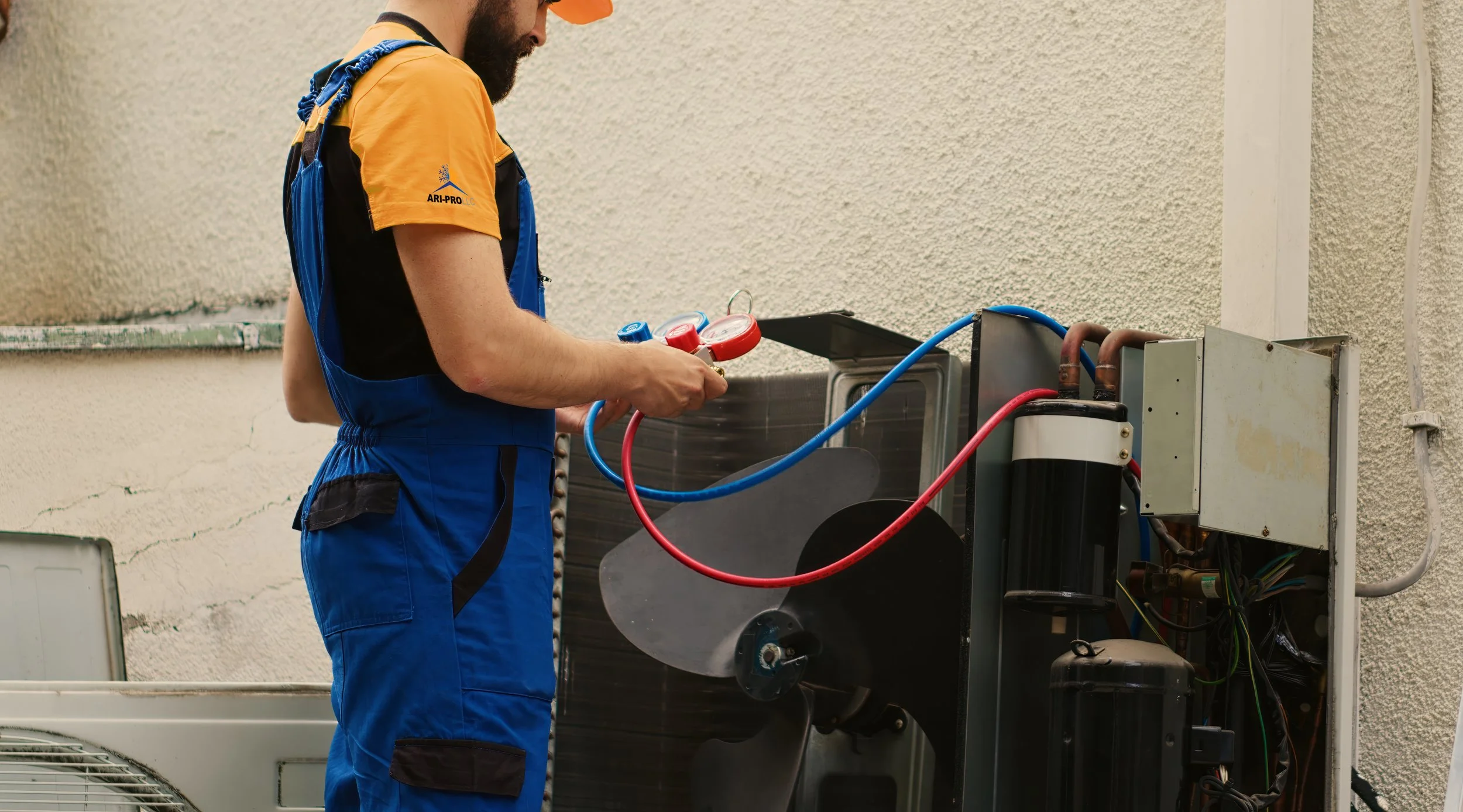 Technicians-fixing-hvac-system-2.jpg