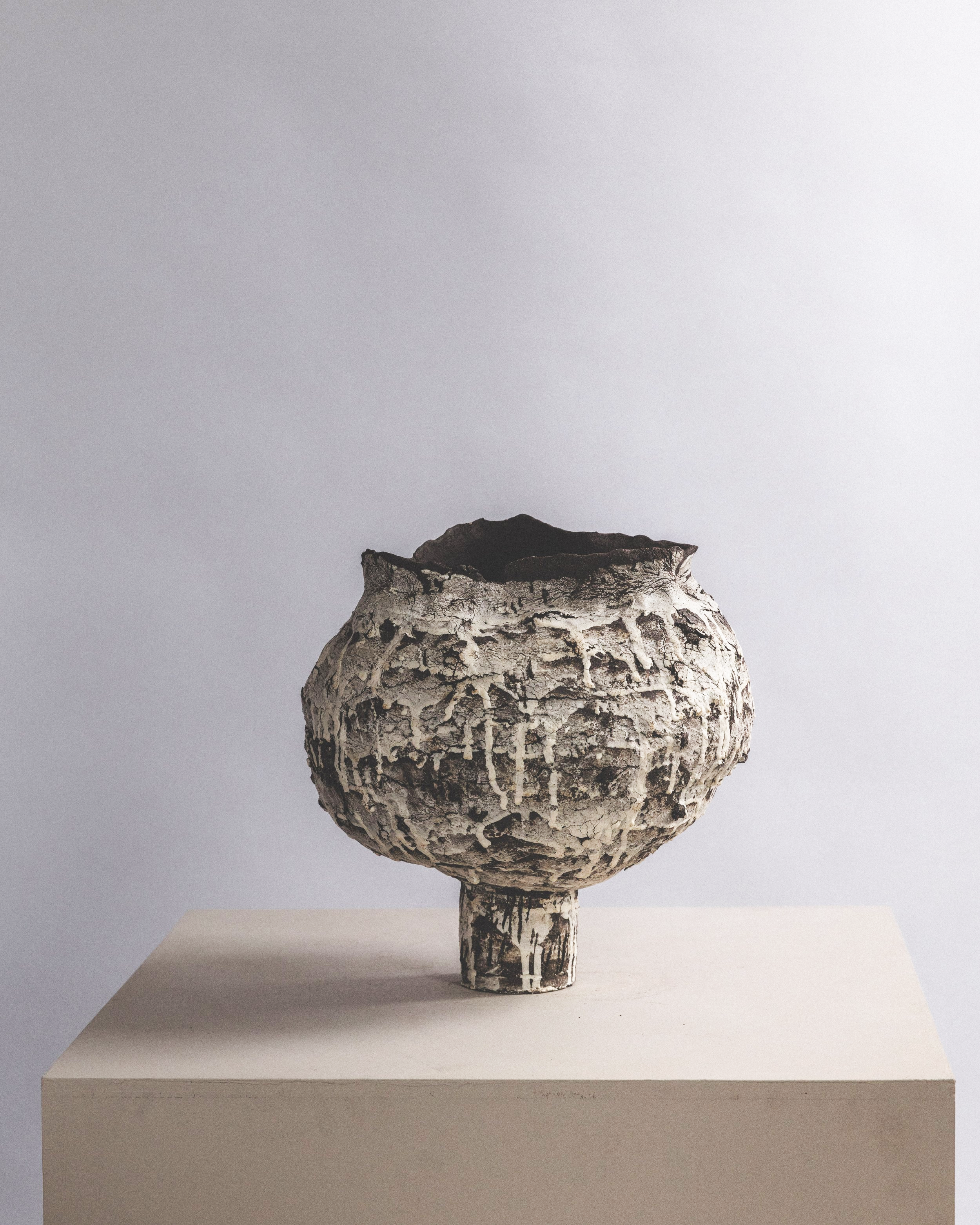#26 🔴 Glassier Vessel No. 3, 2025
Sculpture clay, porcelain slip
12" H x 11" D