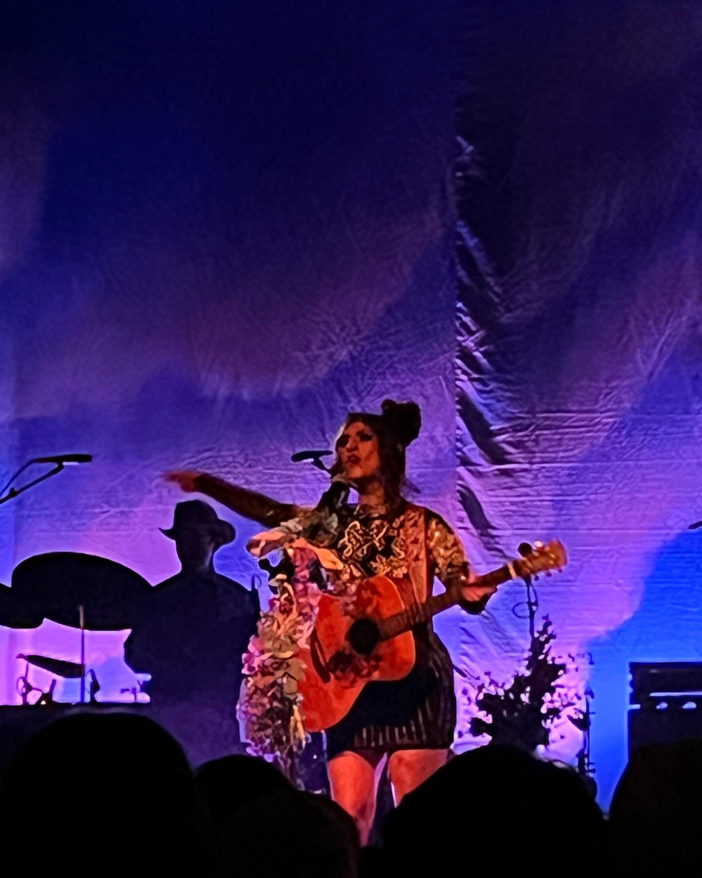 Sierra Ferrell played to a packed house @fillmorenc and I&rsquo;m glad I was there for it with family and friends 
☺️❤️ Amazing singer, love her songs (and great band) and the &lsquo;busking&rsquo; vibe.. strong, musical, and fun !