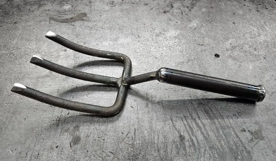 Steel hand fork