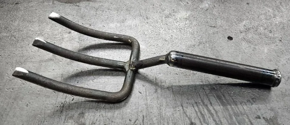 Steel hand fork