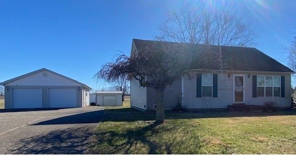 🏠 💐Lets go take a look at 6631 Loretto Rd in Bardstown, Ky offered by Mike &amp; Kathy Ballard of Area One Realty! When only country living will do this could be the home 🏡 for you!!💐🏠

💐3 🛌 Bedroom
💐2 🛁 Bath
💐2 car 🚗 detached garage
💐5 a