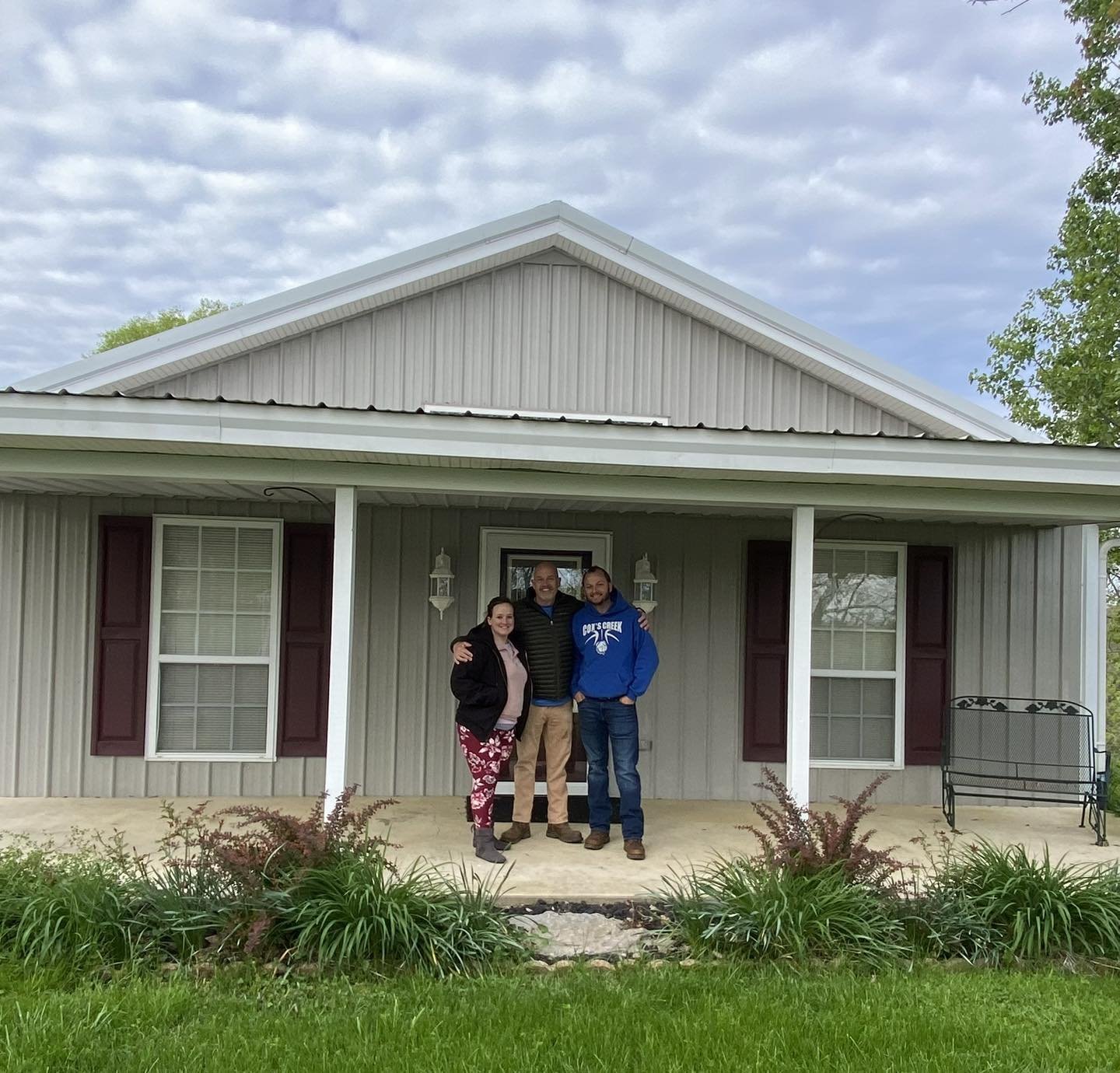🎉Let&rsquo;s ALL say a BIG Congratulations 🎉
To our wonderful repeat clients, Cody &amp; Jessica on the purchase of of their great new Cox&rsquo;s Creek home 🏡 

Thank you both for you choosing Area One Realty, once again to assist you with your r