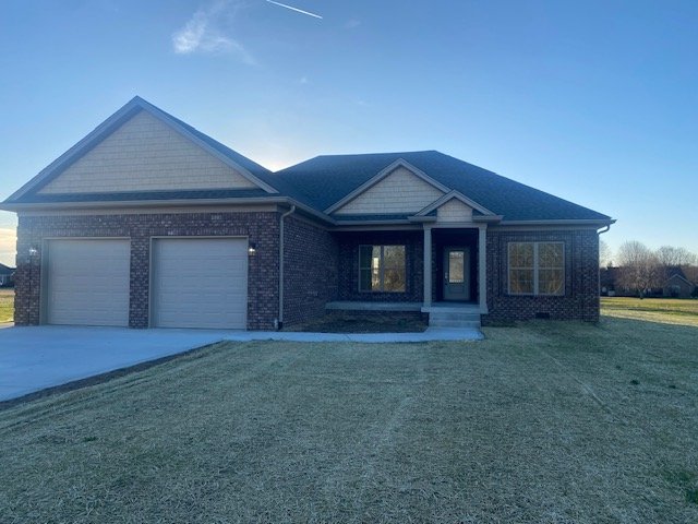 🌸🏡Great New Home🏡 in Cross Creek🏡🌸
Beautiful New Construction home 🏡 built by Gaffney Custom Homes, LLC located at 124 Creekside Drive in Cross Creek Estates offered by Mike &amp; Kathy Ballard of Area One Realty!  This home 🏡 offers:
🌸3 Bedr