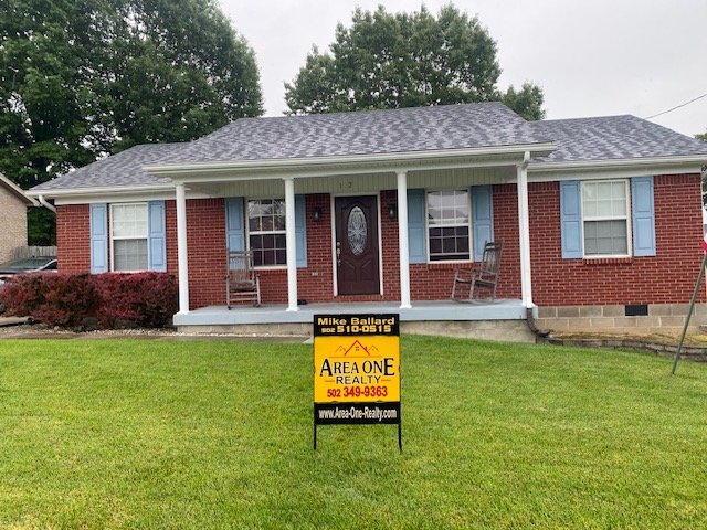‼️ 🏡 ‼️ NEW LISTING ALERT ‼️ 🏡‼️
Don't miss your chance to own this neat &amp; tidy three bedroom two bath brick ranch style home 🏡 offered by Mike &amp; Kathy Ballard of Area One Realty at 112 Cumberland Ct. in historic Bardstown, Ky. 

Home 🏡 o