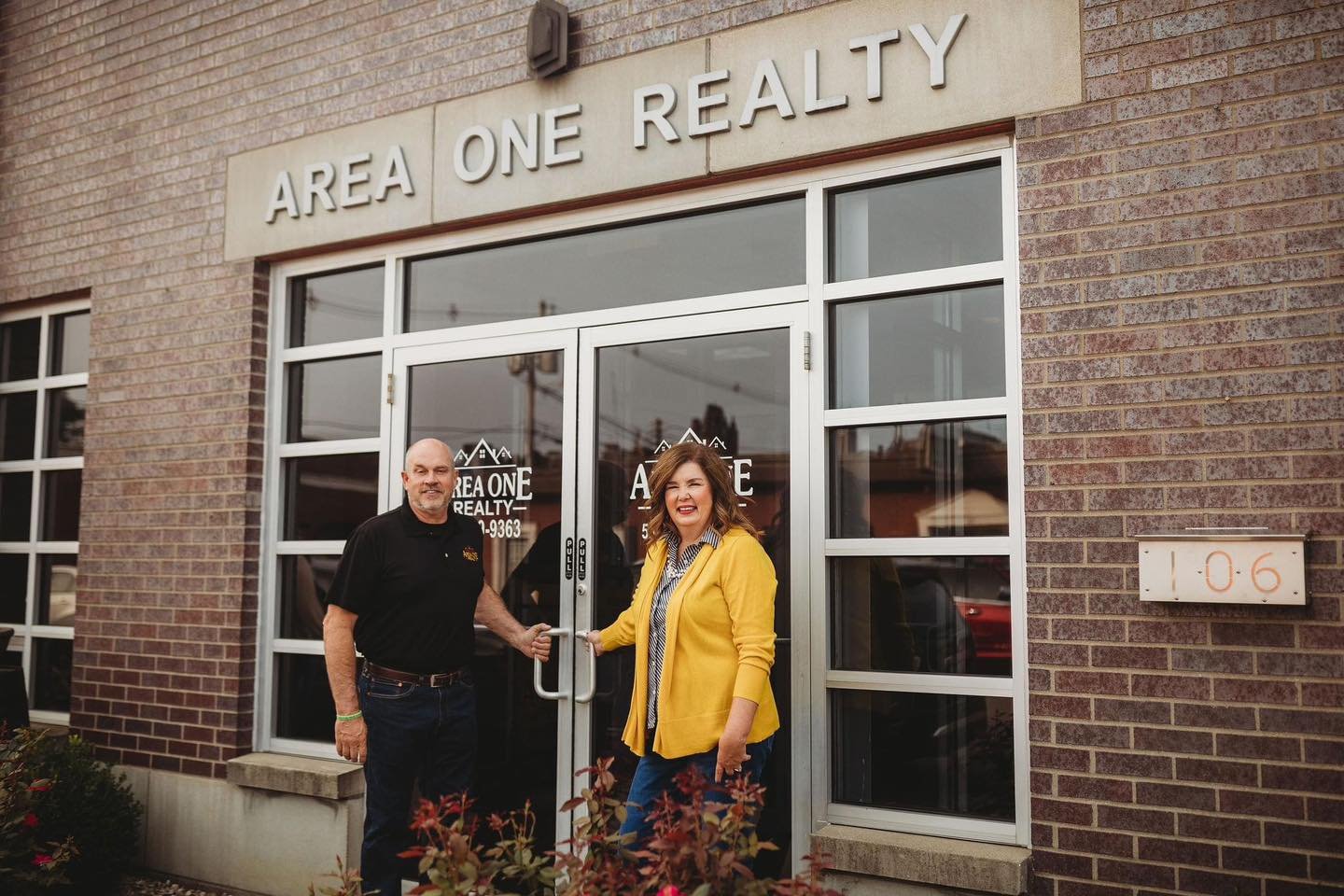 🏡 ⏰Looking  to BUY or SELL a home⏰ 🏡 

Now is the time to get those homes 🏡 LISTED &amp; SOLD with Area One Realty! At Area One Realty are proud of the fact that we are your Local, Hometown, Full Service Real Estate Company located in the Downtown