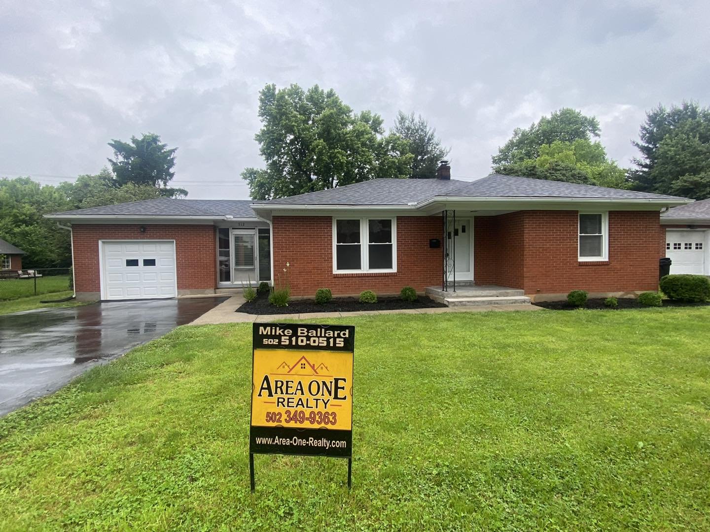 ‼️🚨🏡 NEW LISTING ALERT ‼️ 🏡🚨‼️
Check out Area One Realty&rsquo;s GREAT NEW LISTING at 312 S Sixth Street conveniently located in the downtown area of historic Bardstown, Ky offered by Mike &amp; Kathy Ballard. 

Two bedroom brick ranch with full 