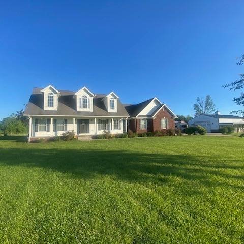 🐴 🐮🐔 Don't Miss this Great Mini Farm just listed by Mike &amp; Kathy Ballard at Area One Realty at 6808 Loretto Road in Bardstown, Ky 🐴 🐮 🐔 
This wonderful property offers:
🌺 Three Bedrooms
🌸 Two &amp; a Half Baths
🌹 Two Car Attached Side En