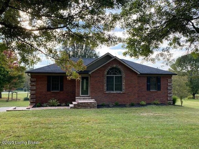 🏡 🎃Lets go take a look at Area One Realty&rsquo; WONDERFUL NEW LISTING 🏡 at 650 Poplar Flat Rd located in the Woodlawn area of Historic Bardstown,Ky offered by Mike &amp; Kathy Ballard 🎃🏡

This Lovely home 🏡 offers Updates Galore!!!
🎃 3 Bedroo
