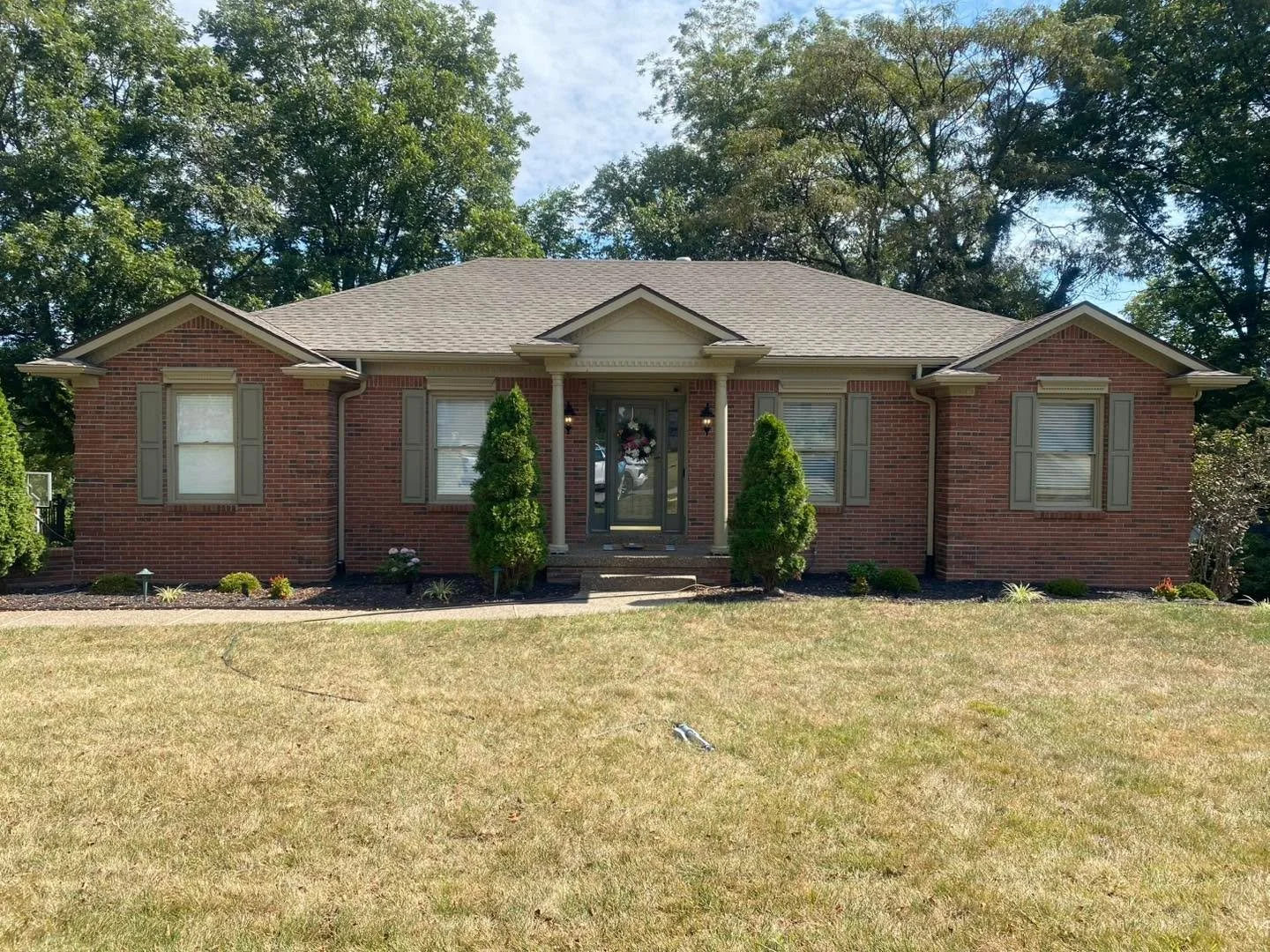 🏡 👻 Spooktacular in town location awaits you at 217 Edgewood Drive in the heart of historic Bardstown! Don’t miss your chance to own this lovely brick ranch style home 🏡 with finished walkout basement & lower level garage offered by Mike