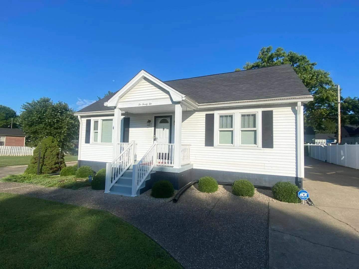 🎃You’re gonna fall 🍁 in ❤️ love with this in town beauty! Let’s go take a look 👀 at Area One Realty’s GREAT Listing at 222 Guthrie Dr. located in the heart of historic Bardstown, Ky offered by Mike & Kathy Ballard 🎃
This GR