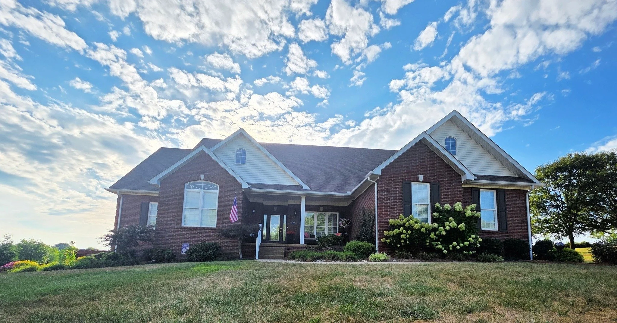 🎃 It’s a spooky good time to buy a home! 👻 Don’t let rising rents or scary interest rate rumors haunt your dreams of homeownership. The fall market is full of treats — motivated sellers, cozy listings, and opportunities that won&r