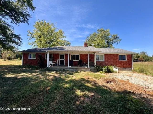 🎃🏡🍁 Don&rsquo;t miss your chance to own this great home 🏡! Let&rsquo;s go take a look at 135 Porter Lane located in Elizabethtown, KY offered by Bailey Mashburn of Area One Realty🎃🏡🍁

This Great Home 🏡 offers:
🏡4 Bedrooms 🛏️ 
🍁1.5 Baths 🛀