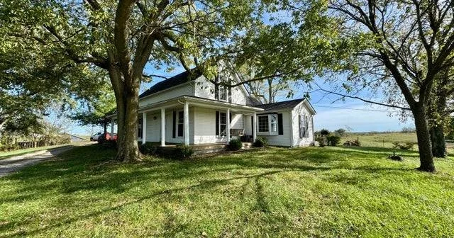 Looking for your next dream home? 🏡 Now is a great time to buy with Area One Realty! We have a fantastic selection of homes to fit every lifestyle and budget. Whether you're a first-time buyer, upgrading, or ready to downsize, our experienced team i