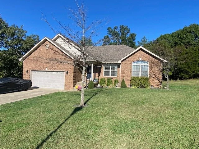 🏡💥🏡💥NEW PRICE ALERT 🏡💥🏡

🏡💥Area One Realty has a GREAT NEW PRICE on 118 Delaware Ct located in the Bridgepointe neighborhood of Historic Bardstown,Ky offered by Mike &amp; Kathy Ballard 💥🏡

This GREAT home 🏡 offers:
💥3 Bedrooms 🛌 
🏡 2 