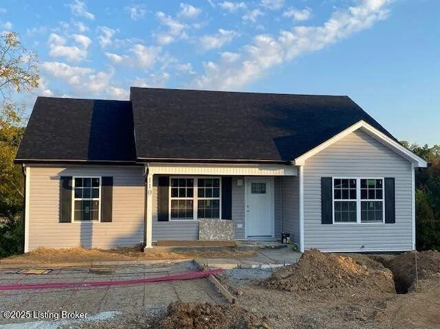🍁 🏡NOW is the perfect time to FALL 🍁 IN LOVE 😍 with Area One Realty&rsquo;s GREAT NEW CONSTRUCTION home 🏡 located at 110 Distillery Ct.  in Early Times subdivision in the Woodlawn area of historic Bardstown, Ky  offered by Mike &amp; Kathy Balla