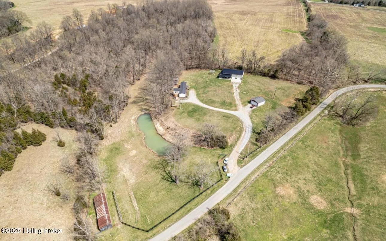 💥🏡💥 NEW LISTING ALERT 💥🏡💥
Let&rsquo;s go take a look at Area One Realty&rsquo;s GREAT NEW LISTING at 623 Borders Lane located in the serene country atmosphere in the Botland area of historic Bardstown,Ky offered by Bailey Mashburn 

Unique inve