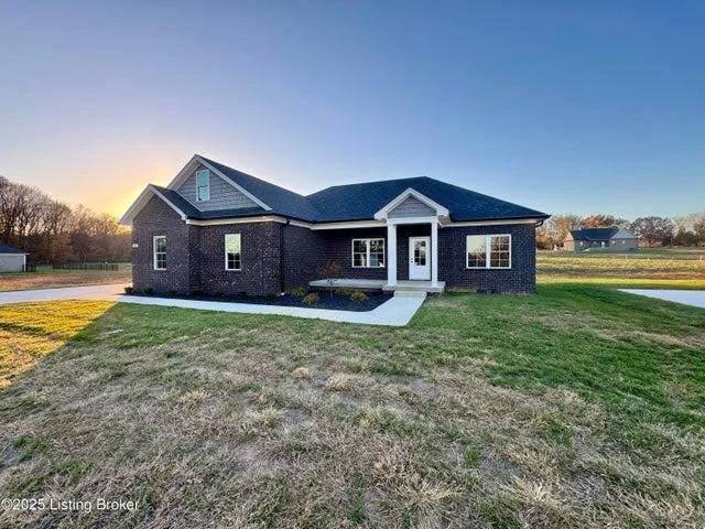 🍁🏡Don&rsquo;t miss your opportunity to own this Beautiful New Construction home 🏡 at 405 Palmetto Way in historic Bardstown, Ky offered by Bailey Mashburn &amp; Mike Ballard of Area One Realty. 🍁🏡

This BEAUTIFUL home 🏡 offers:
🍁Three Bedrooms
